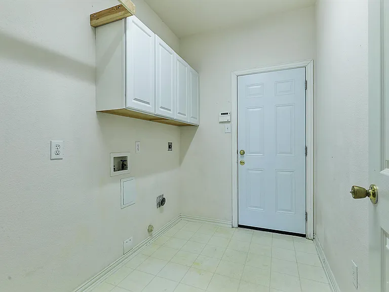 9233 Dark Forest Dr — Photo 20