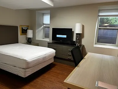 8 bed, 3500 sqft, $12,500 — Photo 2