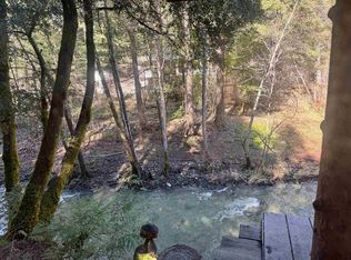 1050 Road, Seiad Valley, CA 96086