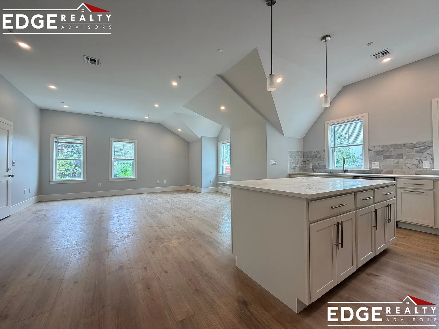 2 bed, 1100 sqft, $3,400 — Photo 3