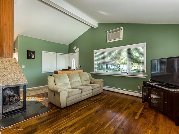 4th image of 71A Longfellow Dr