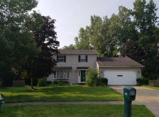 8610 Oakridge Dr, Olmsted Falls, OH 44138