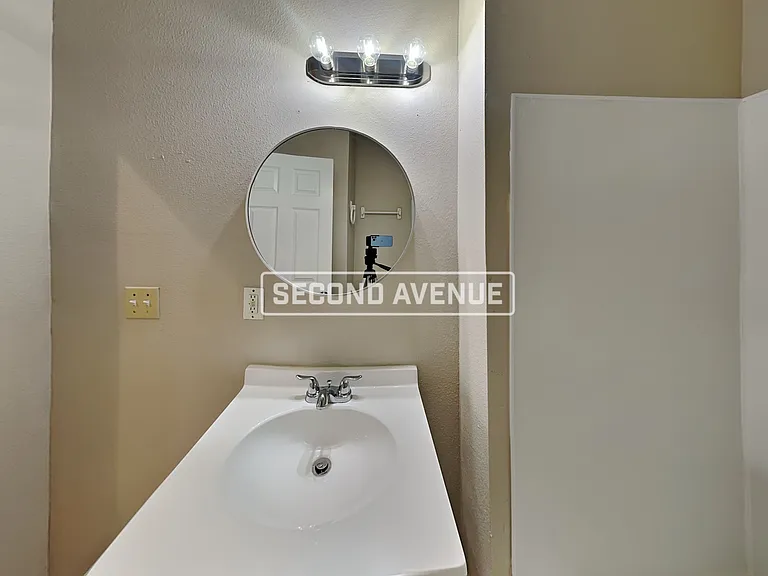 1740 N Myrtle Ave — Photo 13