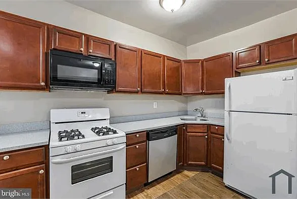302 V St NE #1 — Photo 7