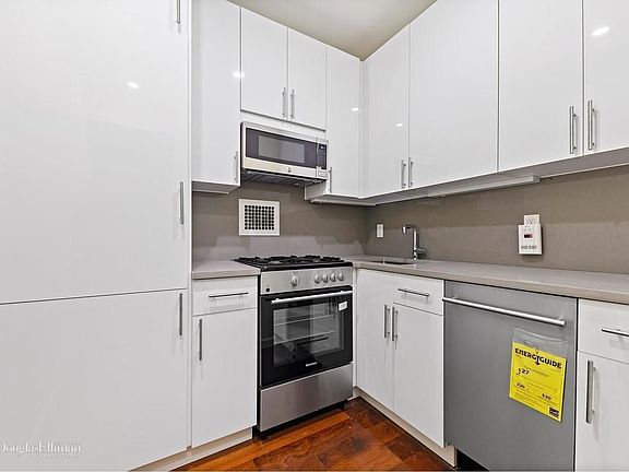 4th image of 1325 1st Ave #B1200