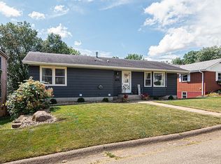 820 Cottage Pl, Dubuque, IA 52001