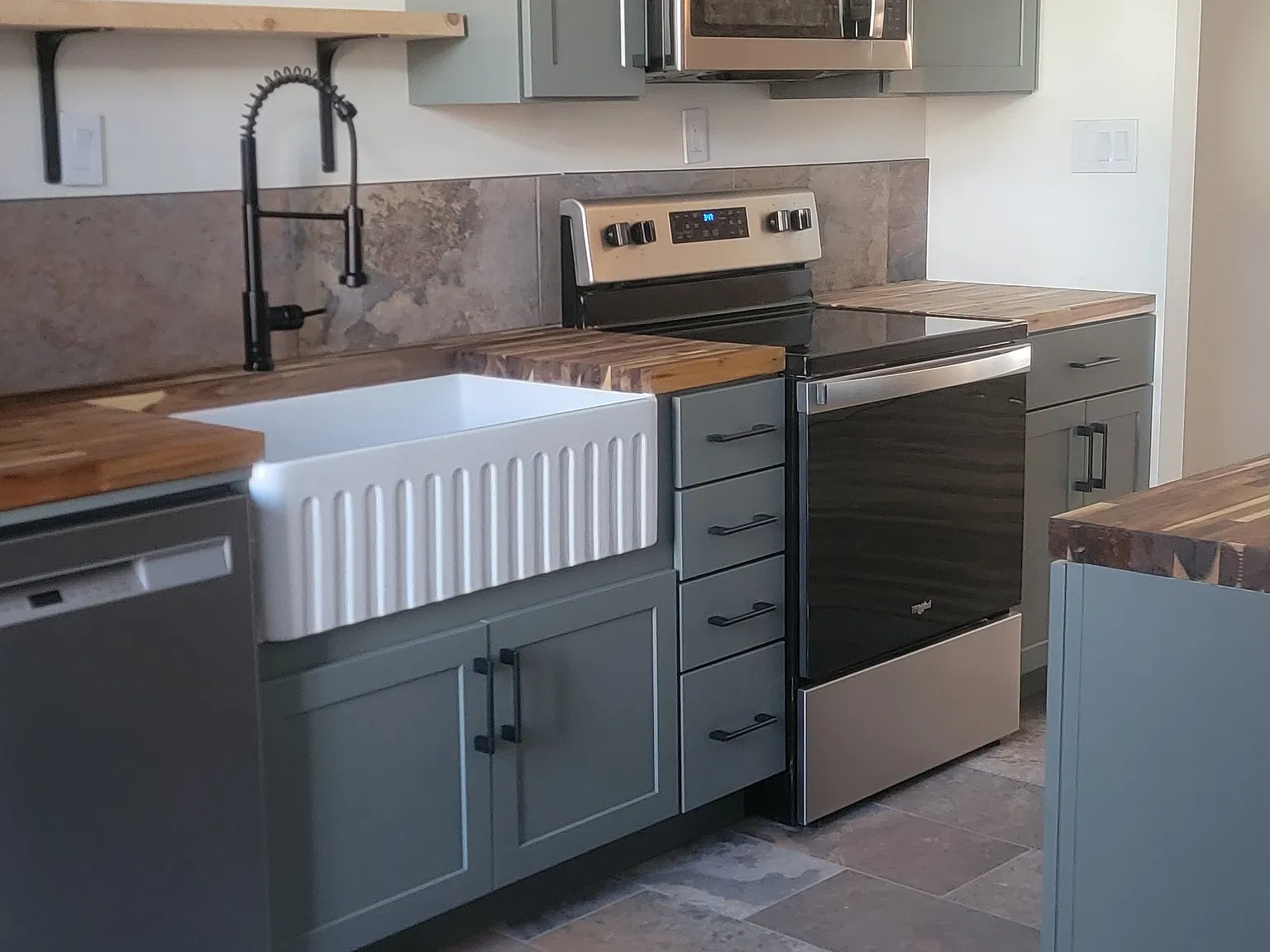 2 bed, 1128 sqft, $2,850 — Photo 2