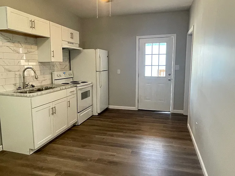 125 E Broadway St #3 — Photo 4