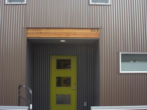 2nd image of 909 Turner St