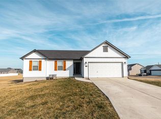 915 Arapaho Dr, Warrenton, MO 63383