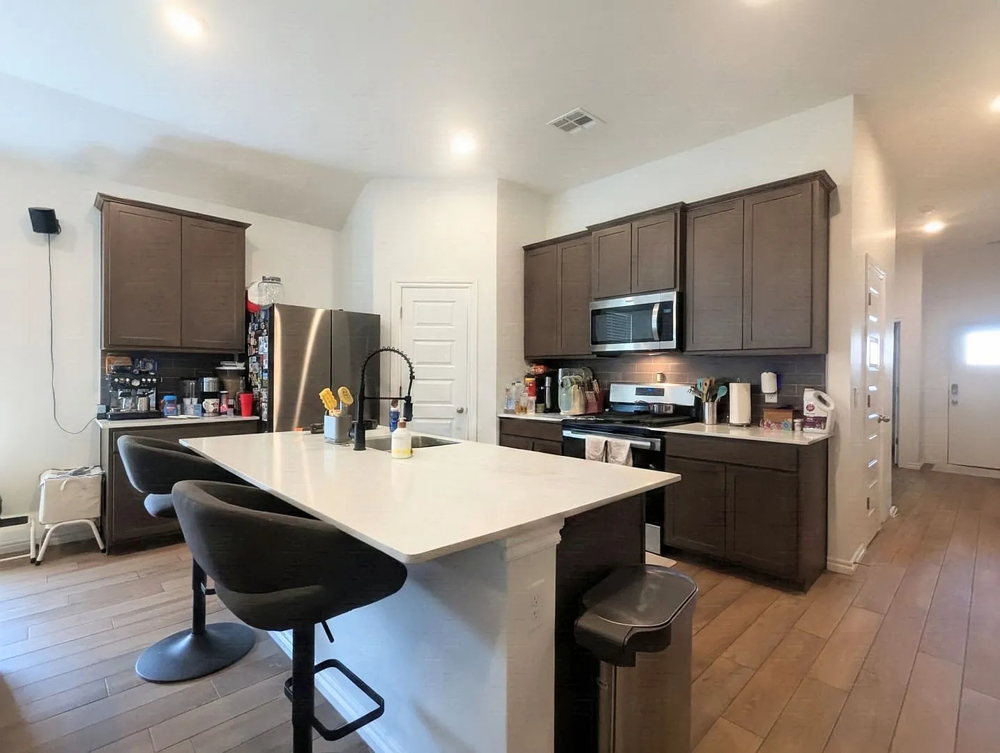 Beautiful 4-Bedroom Yukon Home with Study, 3 Full Baths & Fenced Backyard — Photo 4