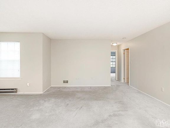 4th image of 144 Wycoff Way W