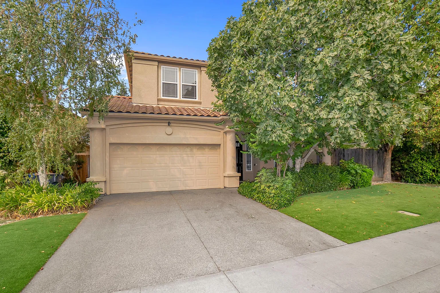 1523 Portola St photo 1