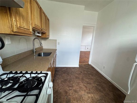 2nd image of 7438 Jamaica Ave Floor 2