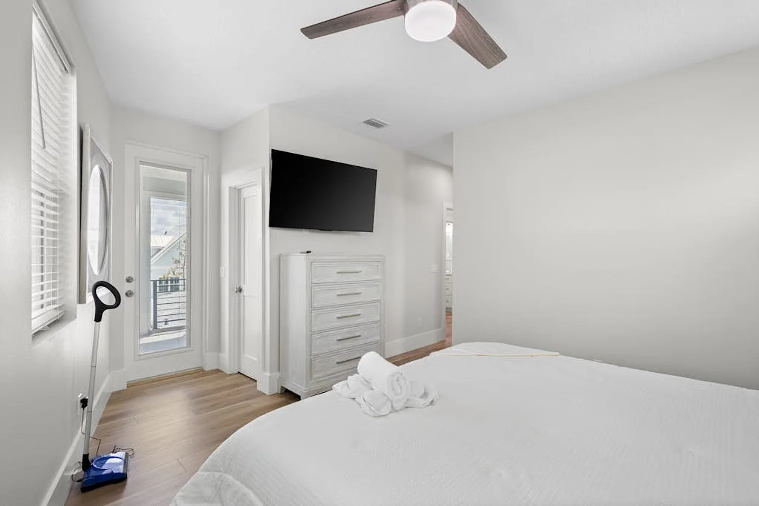 3 bed, 2.0 bath, 1797 sqft, $14,769 — Photo 4