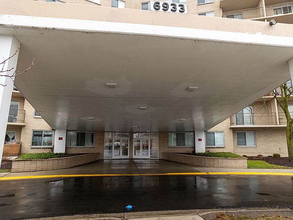 2nd image of 6933 N Kedzie Ave APT 314