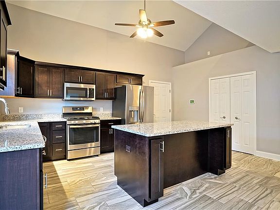3rd image of 92 Waterford Way
