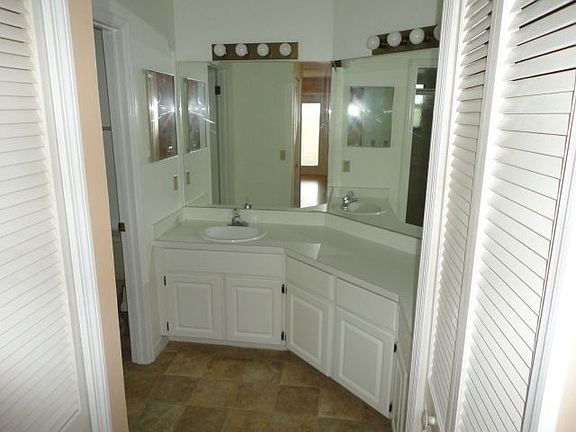 3rd image of 499 Fort Smith Blvd