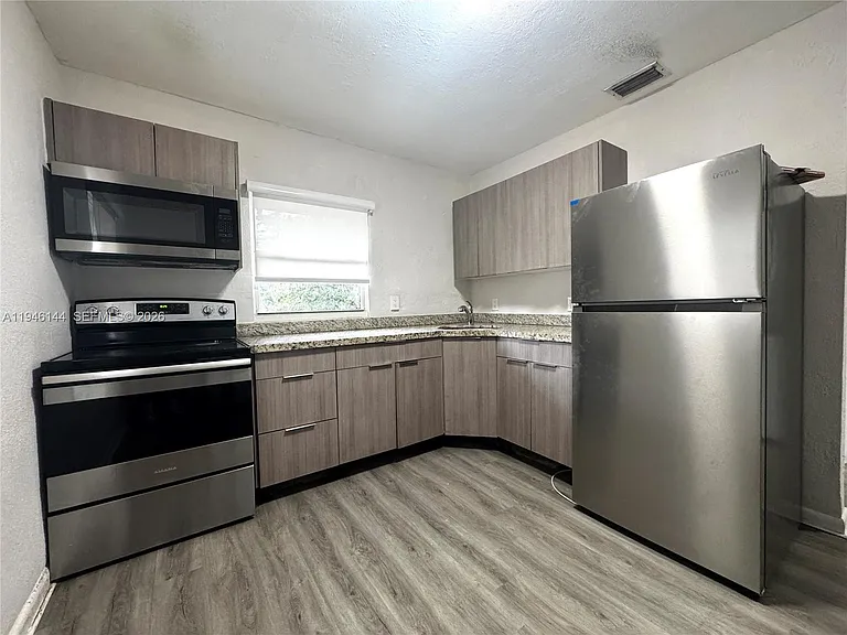 529 SW 3rd St #2 — Photo 2