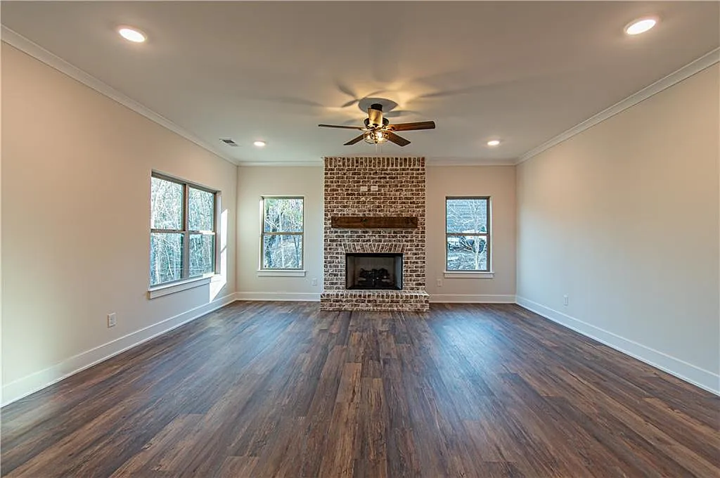 4 bed, 3.0 bath, 2294 sqft, $2,650 — Photo 4