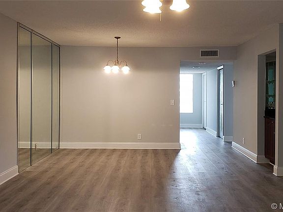 5th image of 379 Lakeview Dr APT 204
