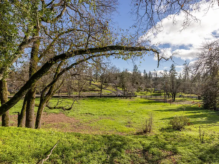 525 Keyes Ave — Photo 52