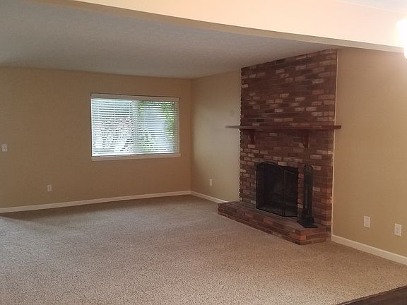 3rd image of 9040 Portage Pointe Dr