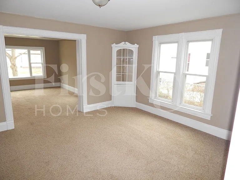 306 N Union St — Photo 3