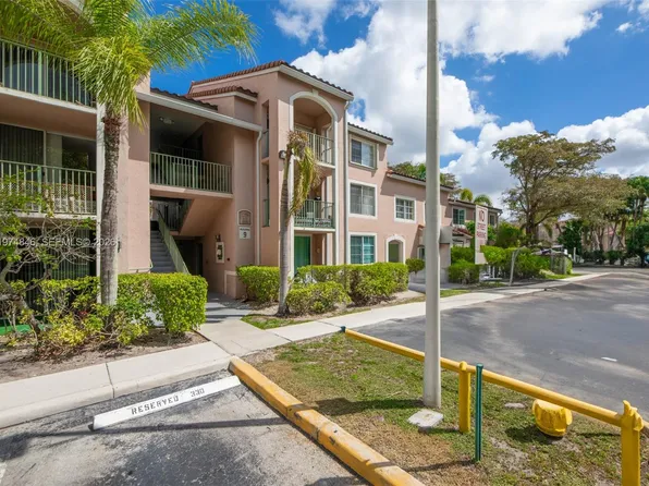 12154 Saint Andrews Pl APT 110, Hollywood, FL 33025