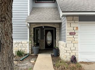 1235 Canyon Creek Cir, College Station, TX 77840