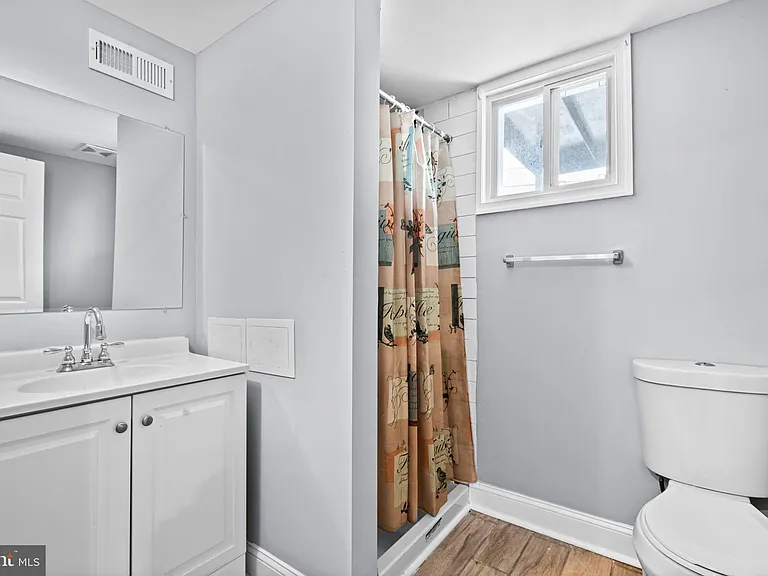 1015 Lyndhurst St — Photo 30