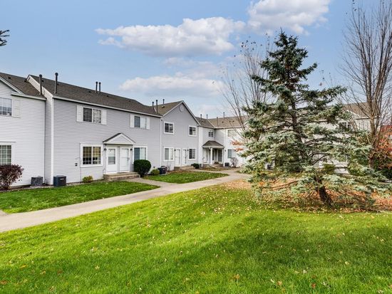 9121 Scarlet Globe Dr, Eden Prairie, MN 55347