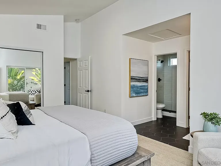 2722 La Golondrina St — Photo 5