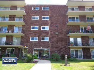 5300 Walnut Ave APT 6A, Downers Grove, IL 60515