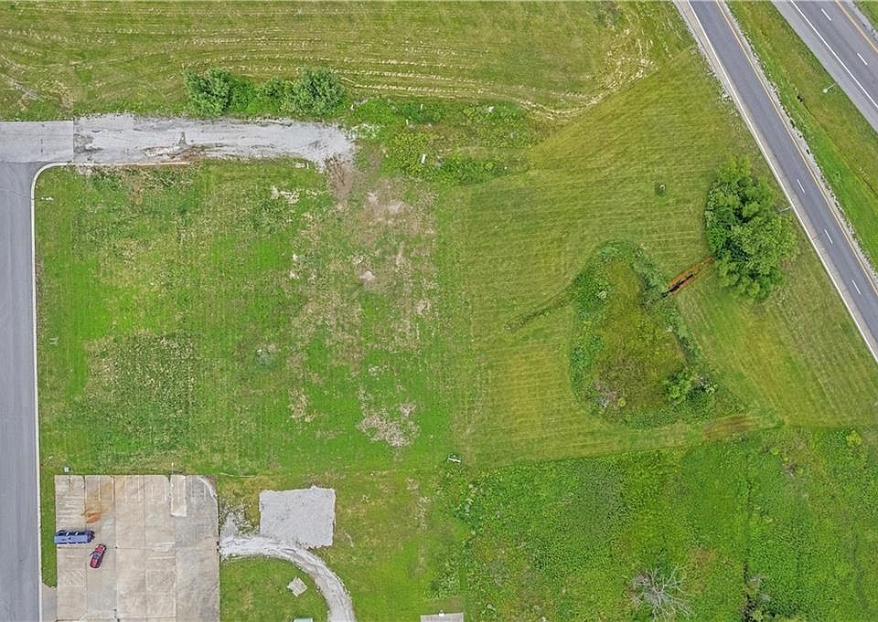 2nd image of E 219th St