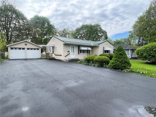 12 State St, Waterloo, NY 13165