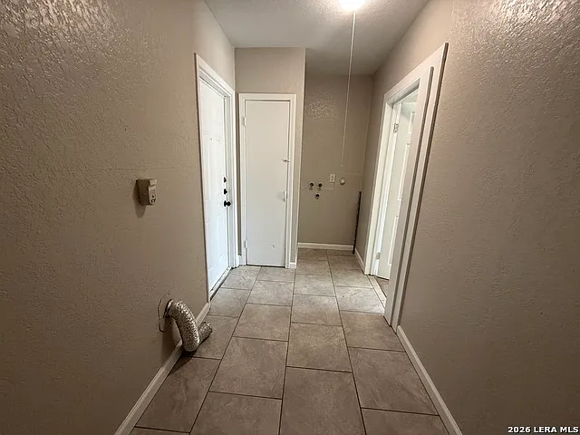 4911 Tennyson Dr — Photo 16