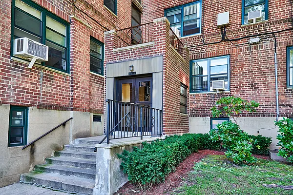 Rented by A&E Real Estate Management | media 10