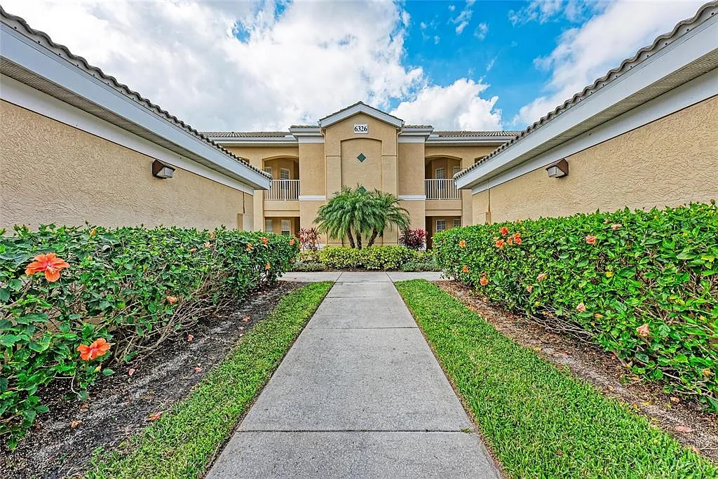 2 bed, 2.0 bath, 1346 sqft, $2,200 — Photo 4