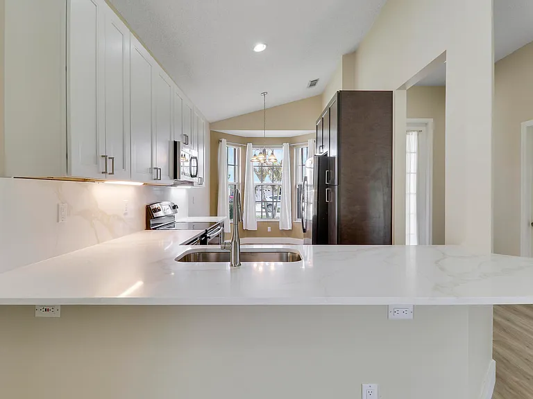 726 SW Aruba Bay — Photo 8