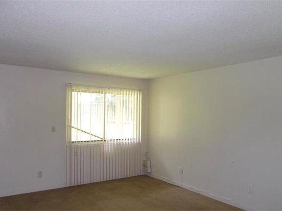 3rd image of 216 Camelot Dr