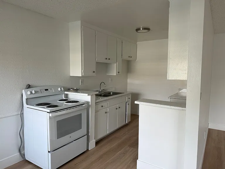 Buena Capri Apartmetents — Photo 21