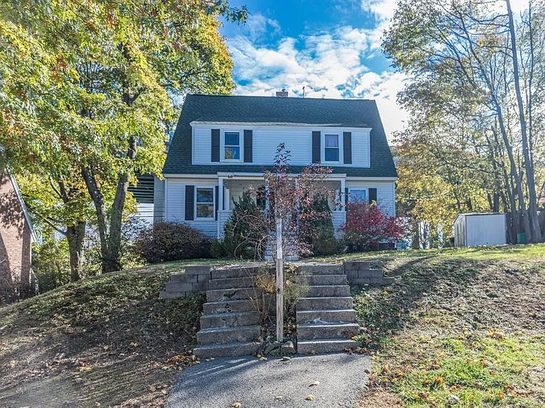 23 Concord Way — Photo 2