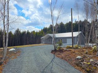 37 Raspberry Ct, Lunenburg, NS B4V 0S5