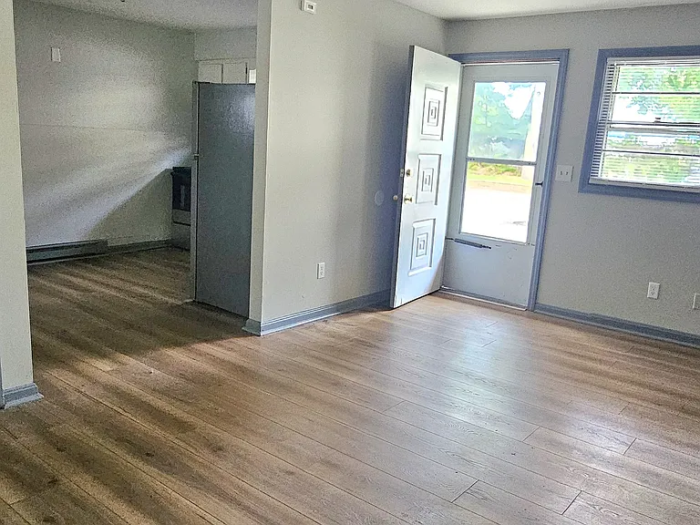 142 Bradford Ave #B — Photo 4
