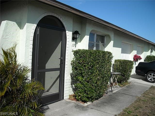 Duplex unit 4130 on south side with screened entry