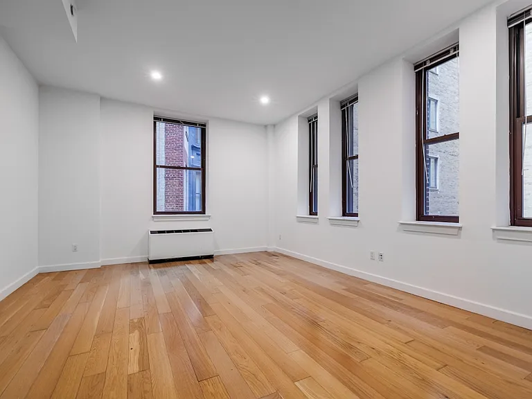 37 Wall St #12J — Photo 1