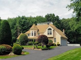 399 Larchwood Dr, Warwick, RI 02886