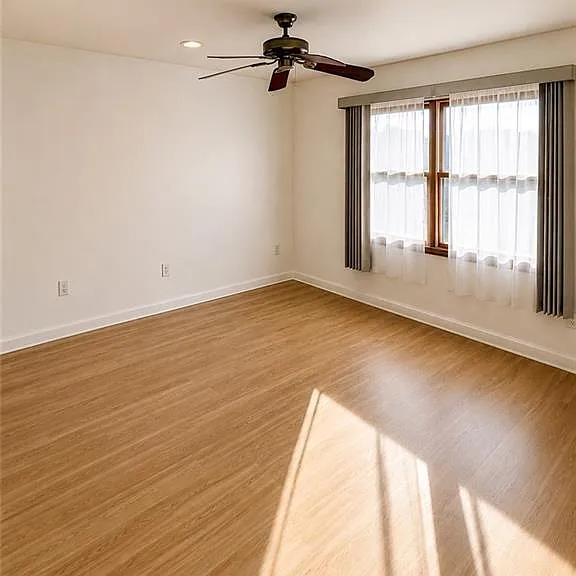 217 Van Buren St — Photo 12