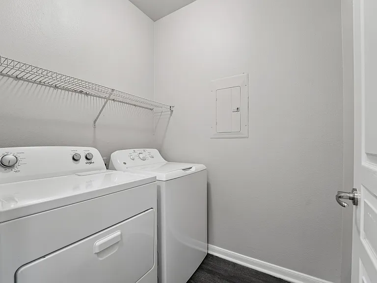 Milano Apartments — Photo 26